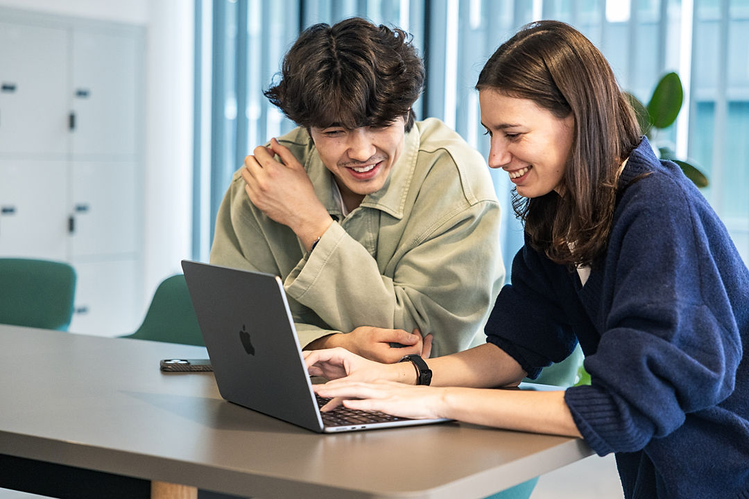 Sanofi_Feeling-6717-Muslim_Daulet_&_Margot_Deltour