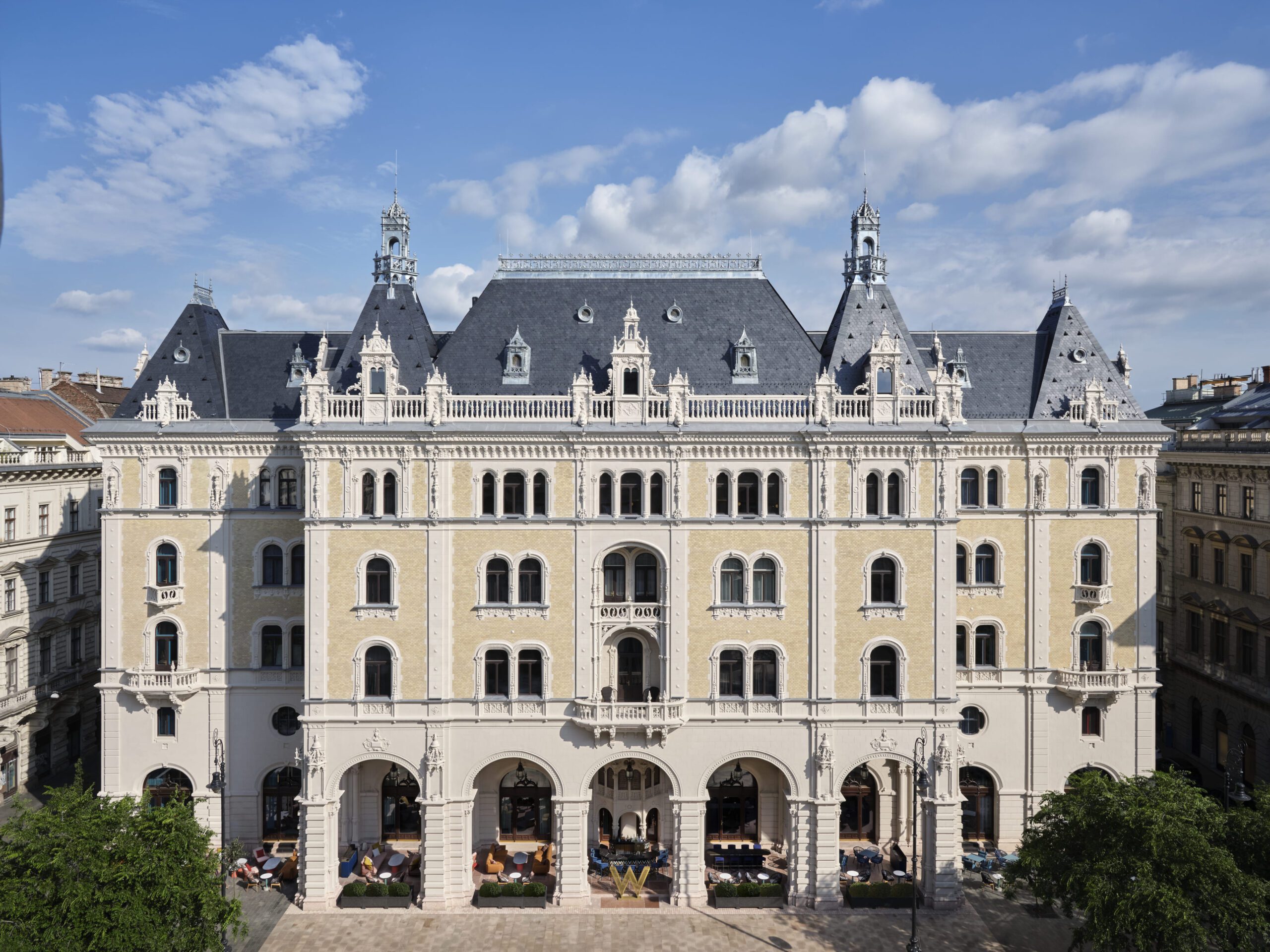 W Budapest_architecture_01